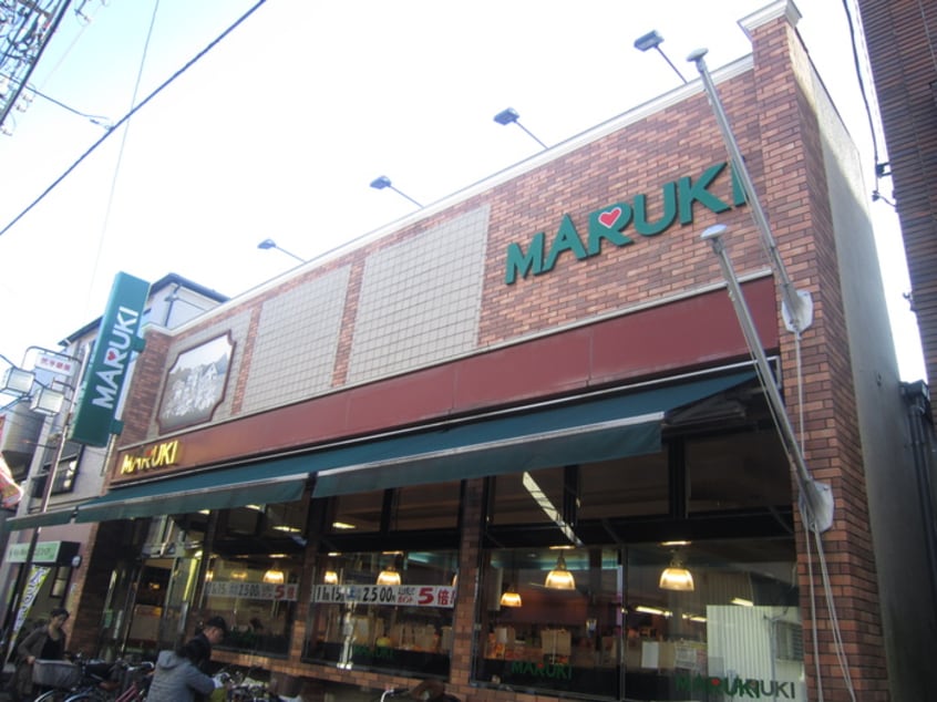 まるき(スーパー)まで482m フラワ－ハイツ