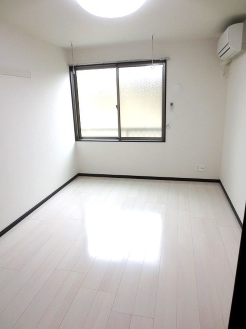 居室 ｿﾚｲﾕｴｰ