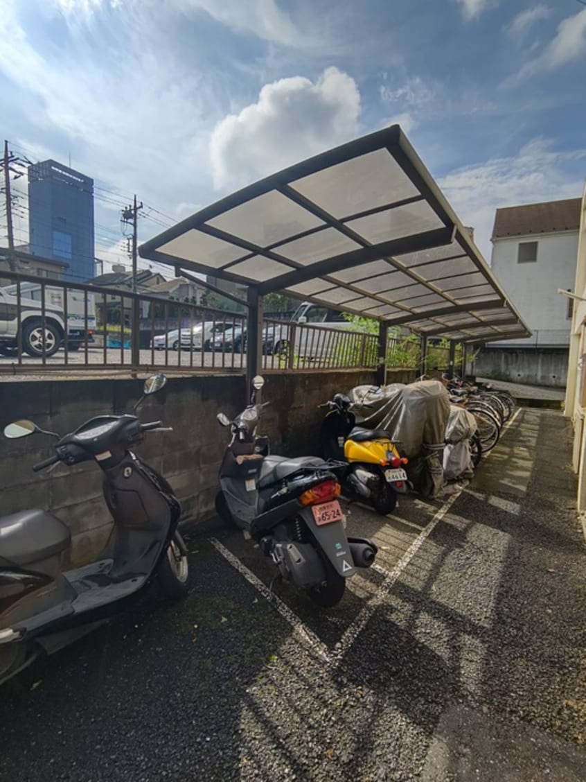 バイク置き場 柳沢ハイム