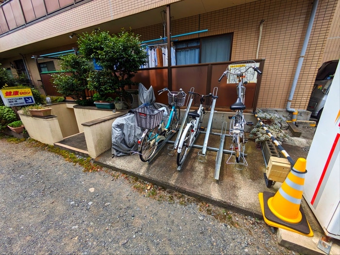 駐輪場 プティシャトレＪＩＳ