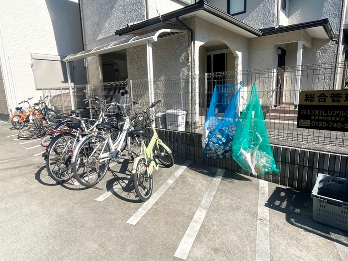 駐輪場 グラッサ花の木