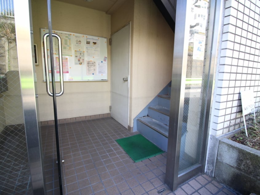 エントランス部分 ハイツ　カツラ