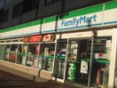 ファミリーマート滝野川５丁目店(コンビニ)まで355m ハイツ　カツラ