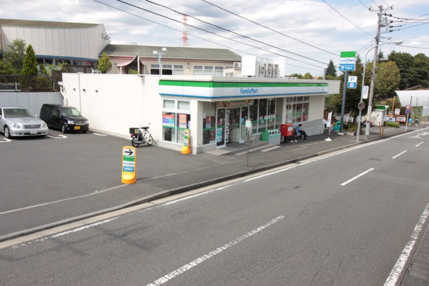 ファミリーマート 西八朔町店(コンビニ)まで446m グリーンビューハウス