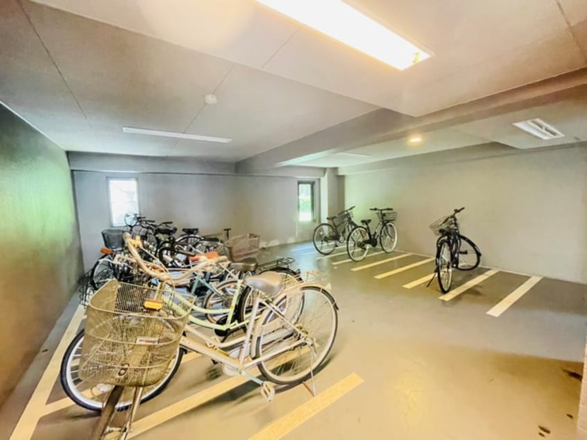 駐輪場 ＬＯＵＶＲＥ森下