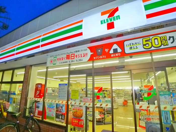 セブンイレブン(コンビニ)まで200m グランクオール西綾瀬