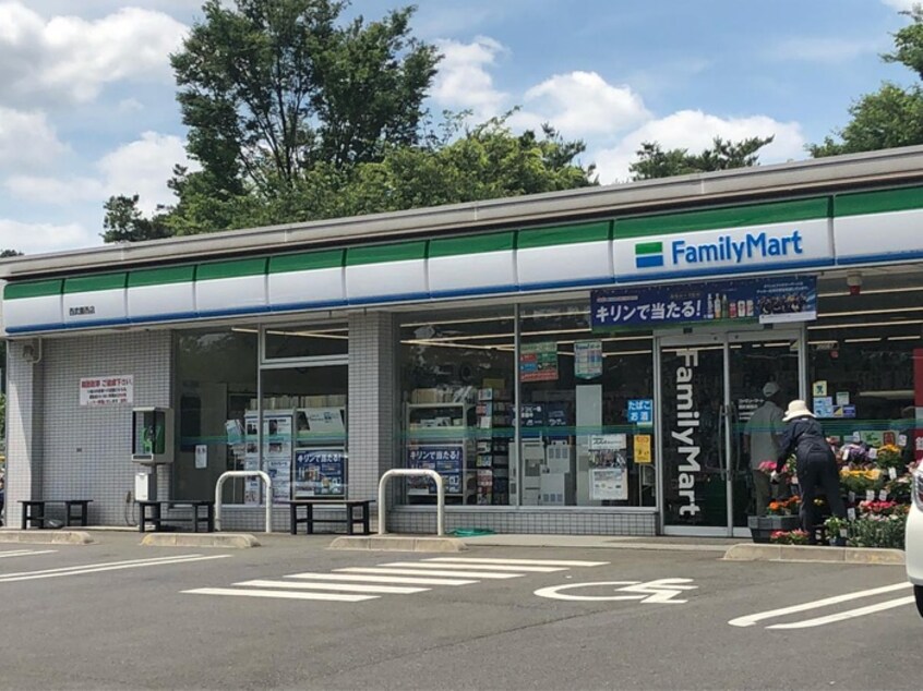 ファミリーマート　西武園西店(コンビニ)まで685m 多摩湖パークサイドハイツ