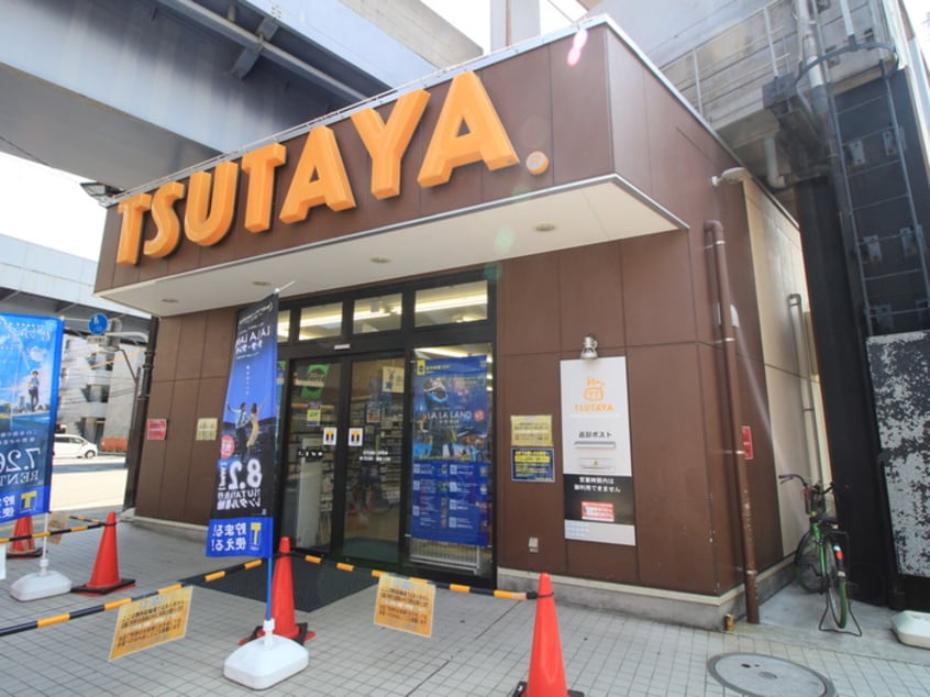 ＴＳＵＴＡＹＡ青戸店(ビデオ/DVD)まで700m 青砥パ－クマンション３２