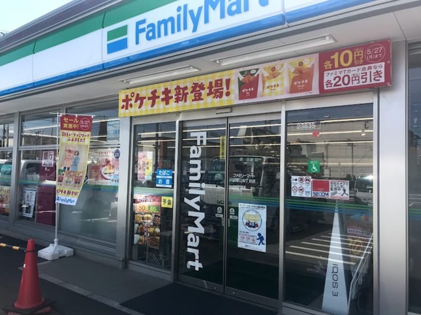 ファミリーマート(コンビニ)まで350m カーサ蒔田