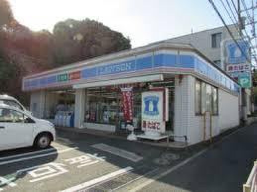 ローソン富岡東5丁目店(コンビニ)まで147m Kolet横浜富岡西