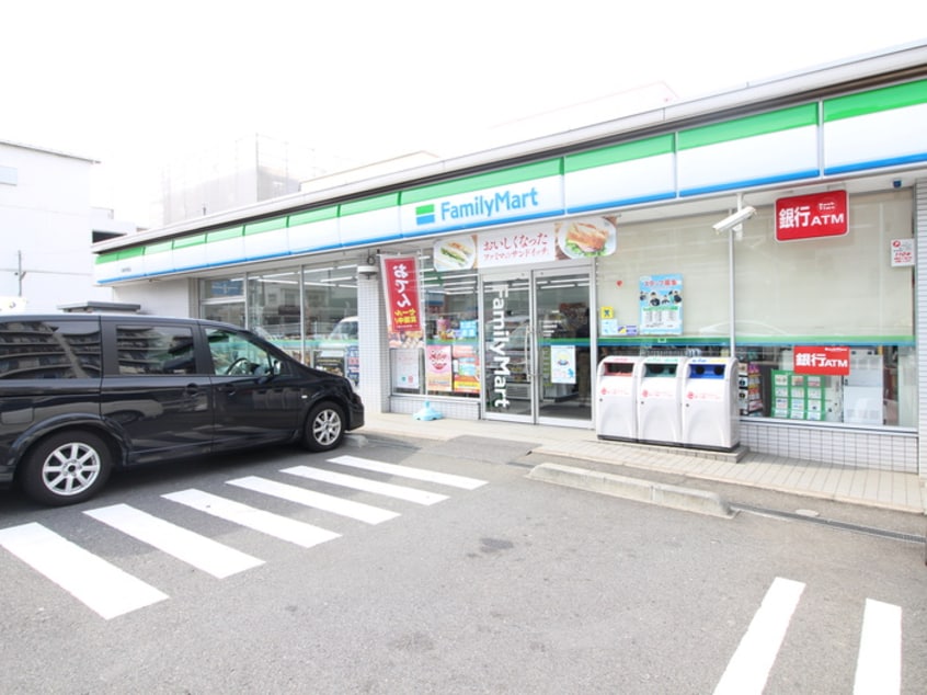 ファミリーマート 川崎有馬店(コンビニ)まで69m クローバーハウス鷺沼