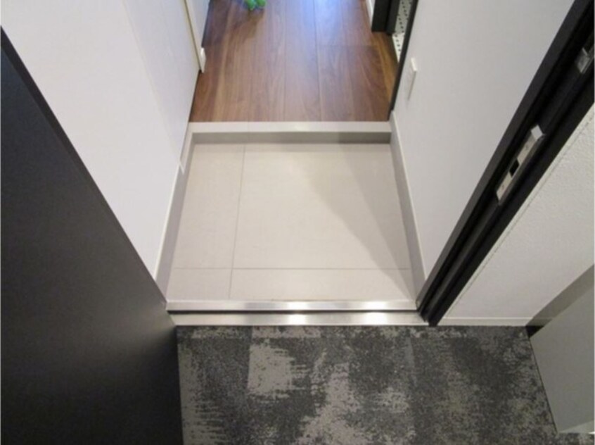 玄関 プレジール神宮前