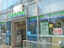 ファミリーマート 原宿神宮前店(コンビニ)まで300m プレジール神宮前