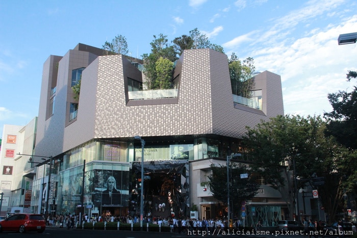 東急プラザ表参道原宿(デパート)まで600m プレジール神宮前