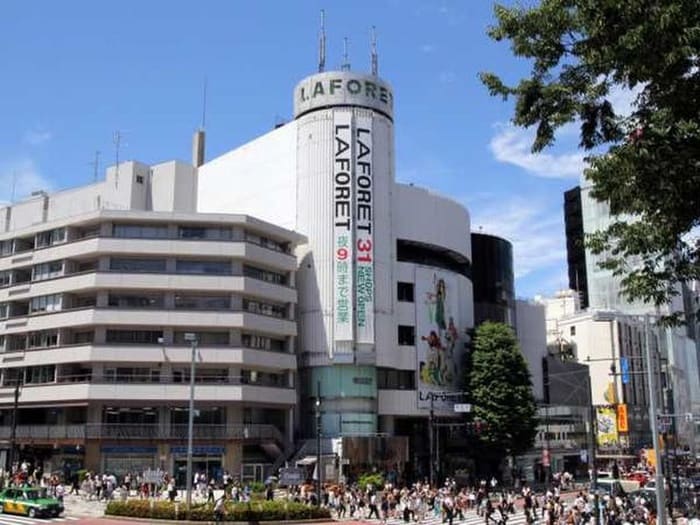 ラフォーレ 原宿(デパート)まで600m プレジール神宮前