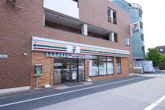 セブンイレブン川崎京王稲田堤北口店(コンビニ)まで83m 伏見ハイツ