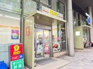 デイリーヤマザキ(コンビニ)まで30m THEROPPONGITOKYO CLUBRESIDENCE