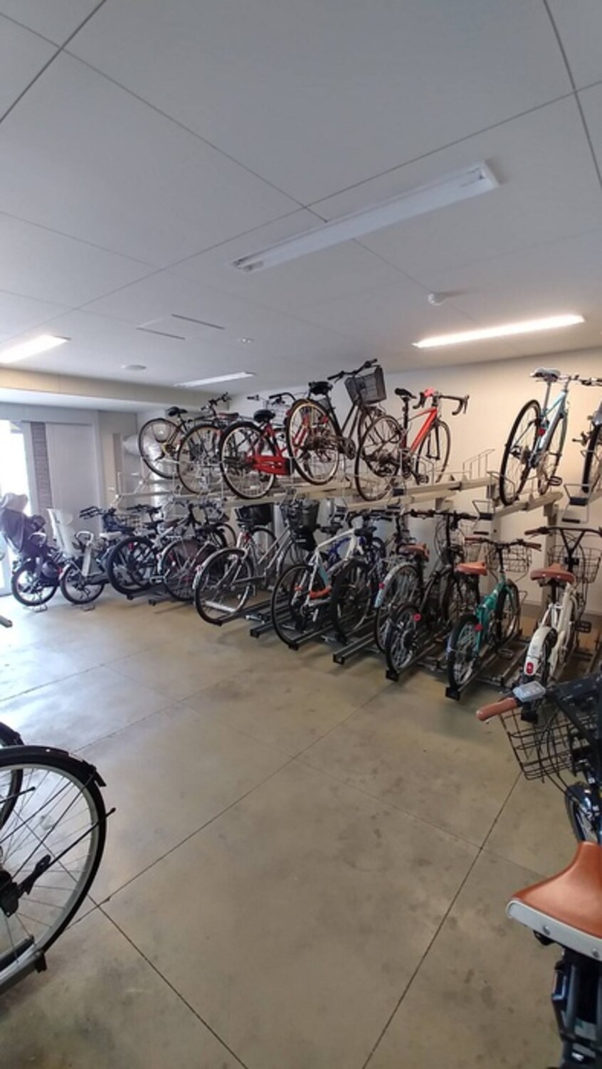 駐輪場 リベルテ月島