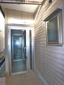エントランス部分 サンテラス加賀美