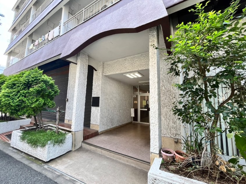 エントランス部分 メゾンカイザカ