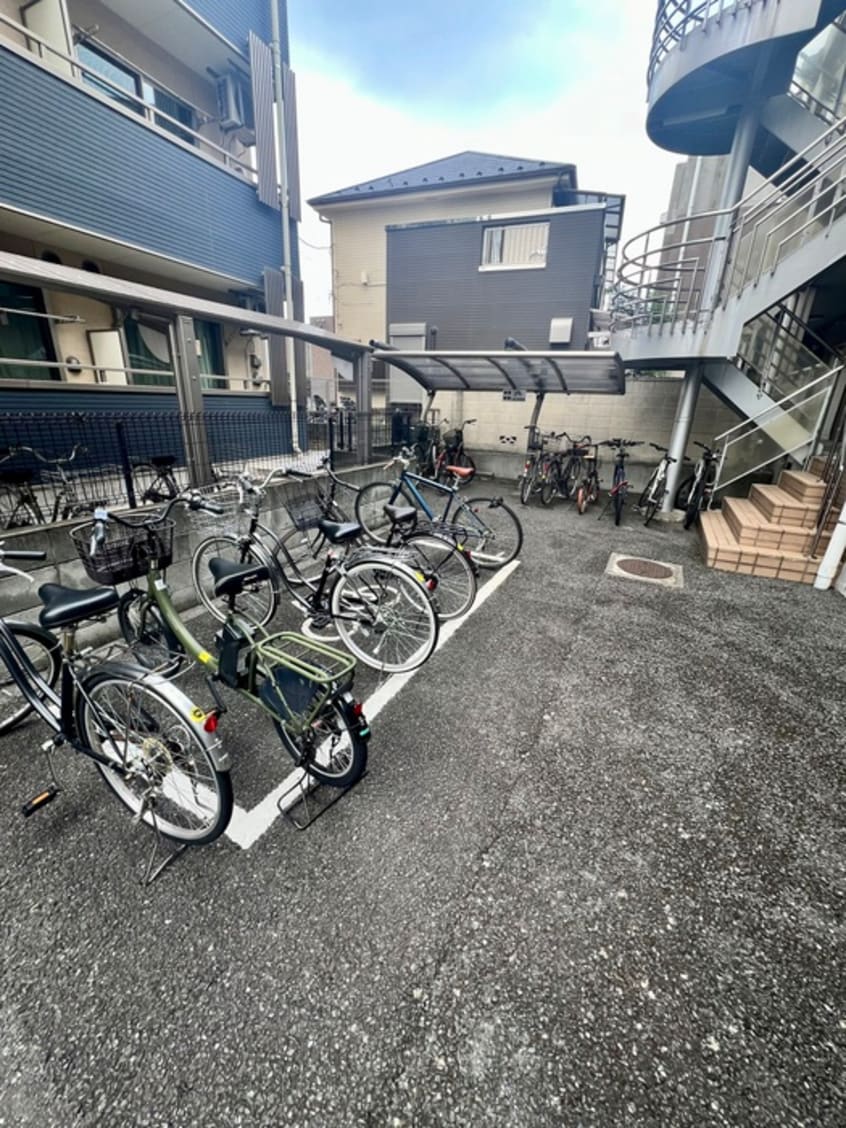 駐輪場 デルフィ与野本町