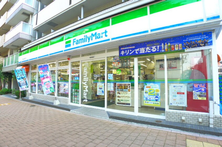ファミリーマート(コンビニ)まで99m ＬＥＧＡＬＡＮＤ　ＷＡＳＥＤＡ
