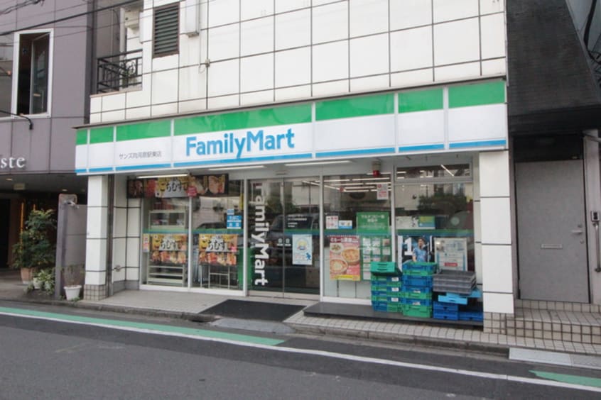 ファミリーマート(コンビニ)まで201m ハイツダブル