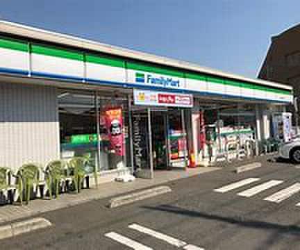 ファミリーマート所沢星の宮店(スーパー)まで71m KLEIS西所沢