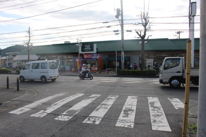 ＦＵＪＩ稲田堤店(スーパー)まで600m アイビーコート