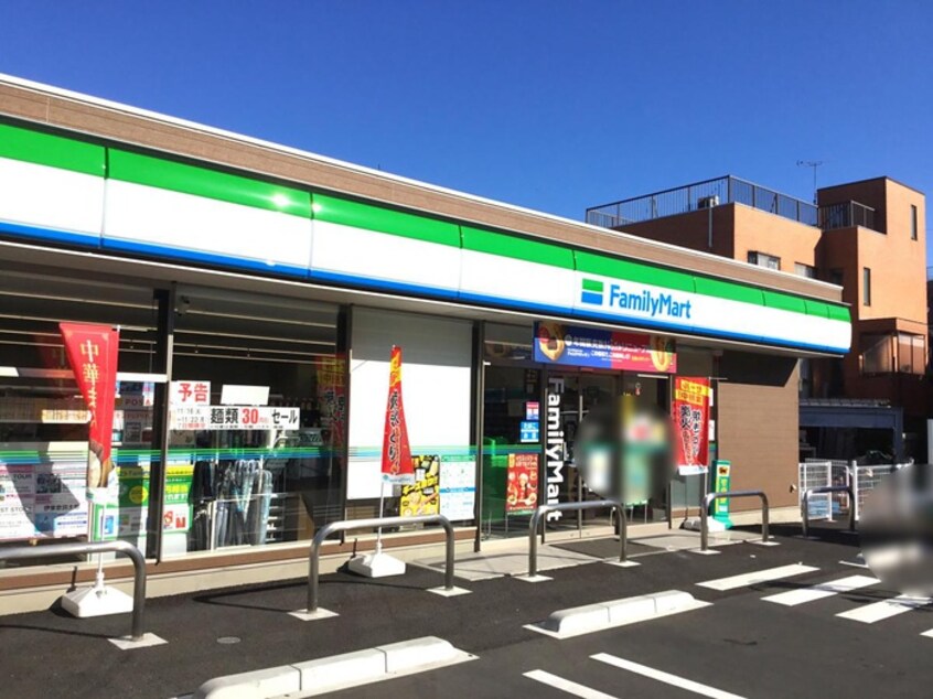 ファミリーマート川崎新作五丁目店(コンビニ)まで190m レジデンス小山