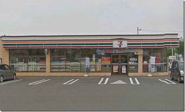 セブンイレブン 世田谷成城1丁目店(コンビニ)まで689m 中の径ヴィレッジ・Ａ