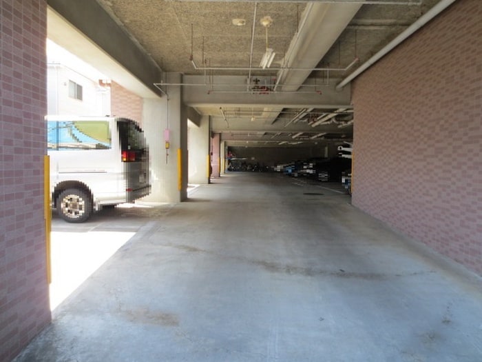 駐車場 コルビュジェ湘南台