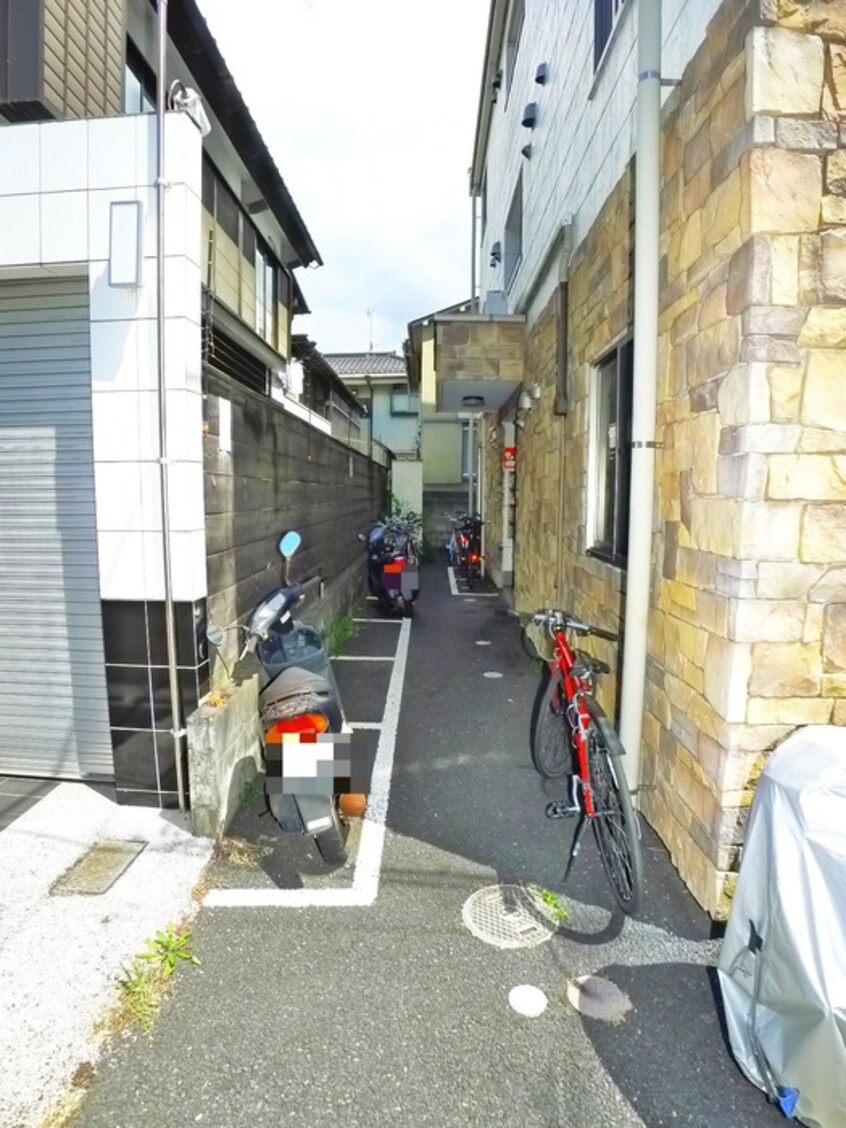 バイク置き場 プライオリティ湊町