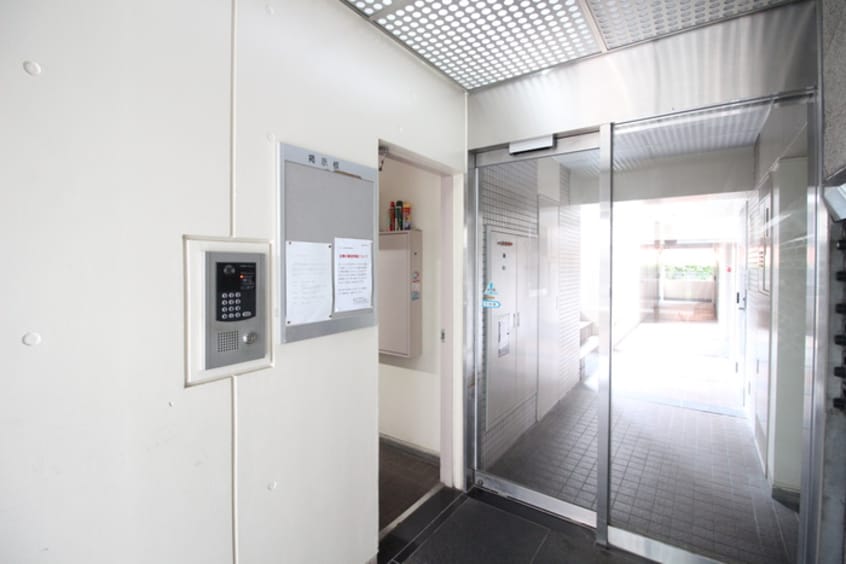 エントランス部分 ｼｬﾛ-ﾑ東中野