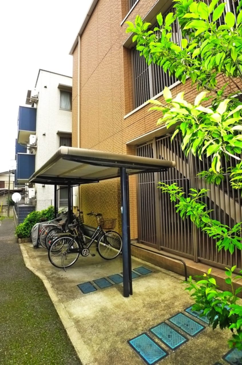 駐輪場 カサヴェルデ