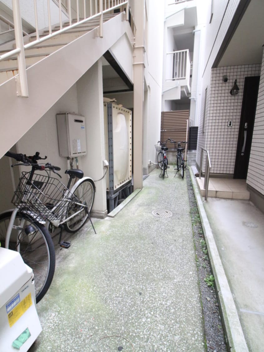 エントランス部分 コムデ・ビュ－