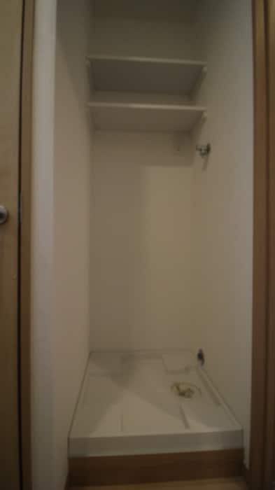 洗濯機置場 コムデ・ビュ－