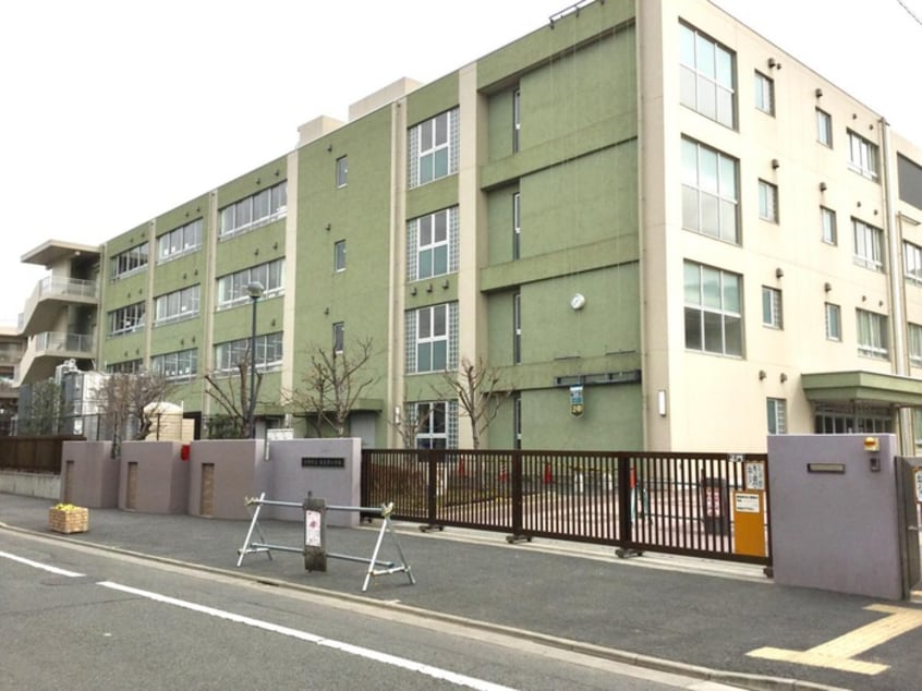 東高津小学校(小学校)まで1600m カサ・デ・センテレオ