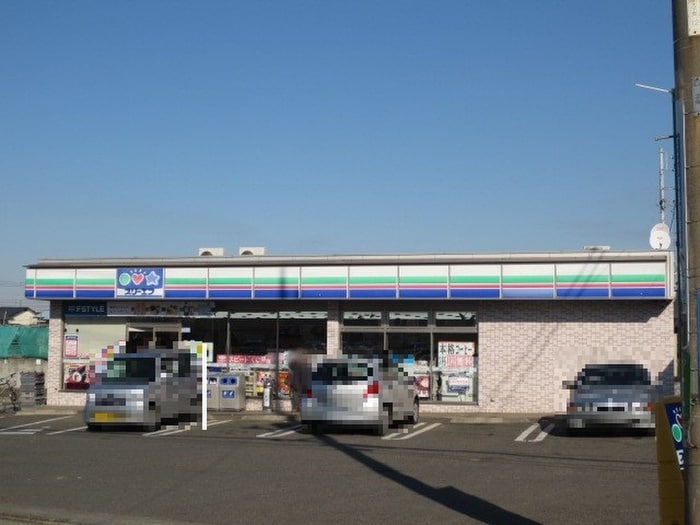 スリーエフ(コンビニ)まで331m メゾンラフォーレ