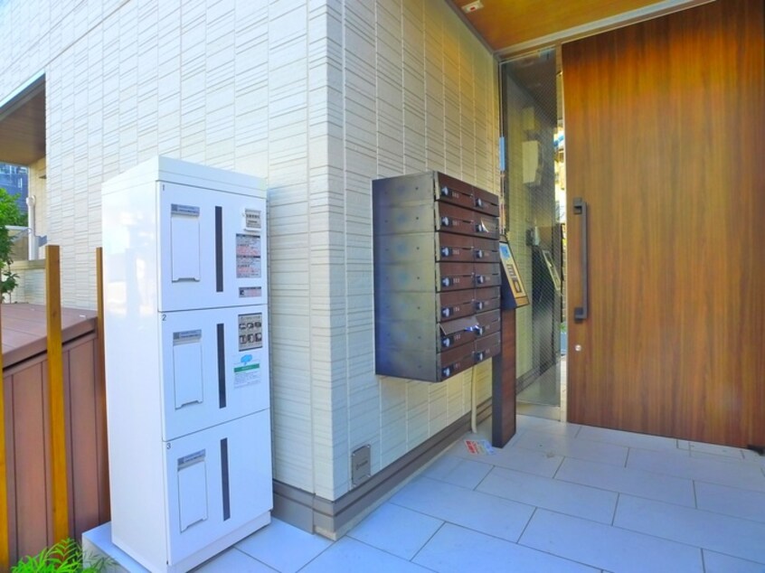 エントランス部分 アンジュール綾瀬