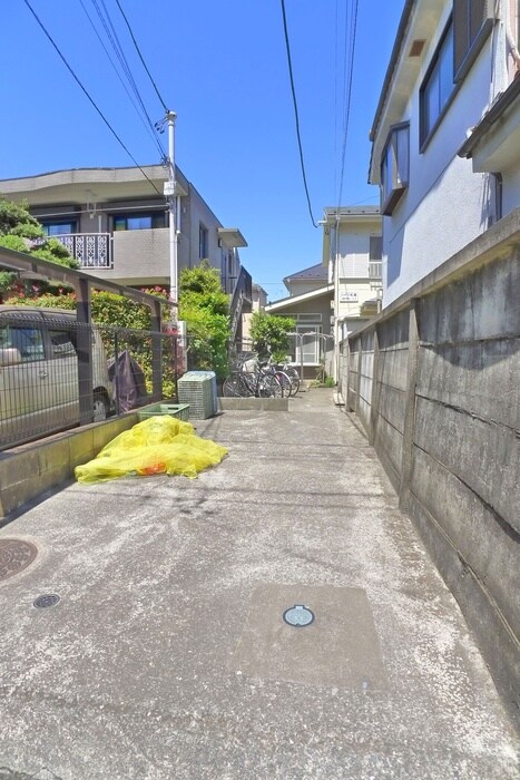 バイク置き場 ハイツ松風