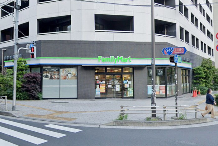 ファミリーマート目黒神泉町(コンビニ)まで83m ルフォンプログレ渋谷ヒルトップ