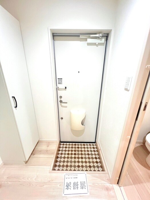 玄関 ﾊｰﾐｯﾄｸﾗﾌﾞﾊｳｽｱﾆｰｶﾞｰﾃﾞﾝ