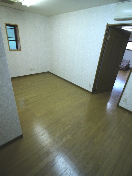 居室 山英マンション