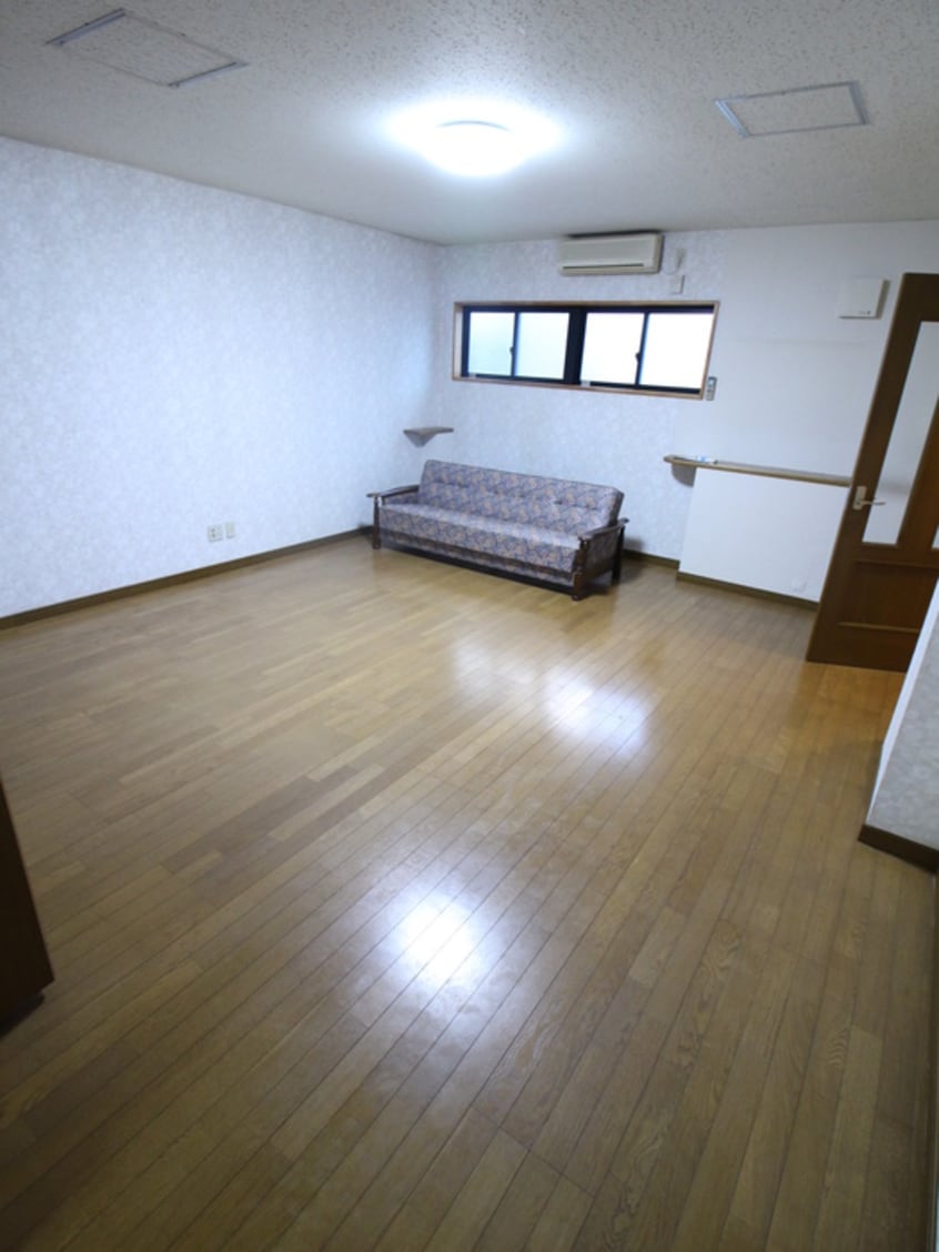 居室 山英マンション