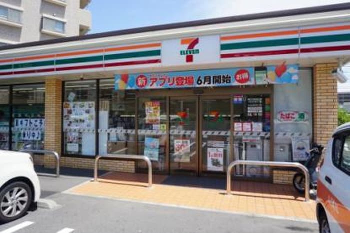 セブンイレブン(コンビニ)まで550m ハイツフローレス
