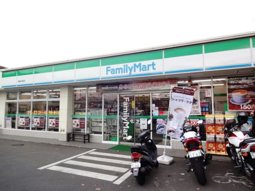 ファミリーマート(コンビニ)まで650m ベルテ新百合ヶ丘
