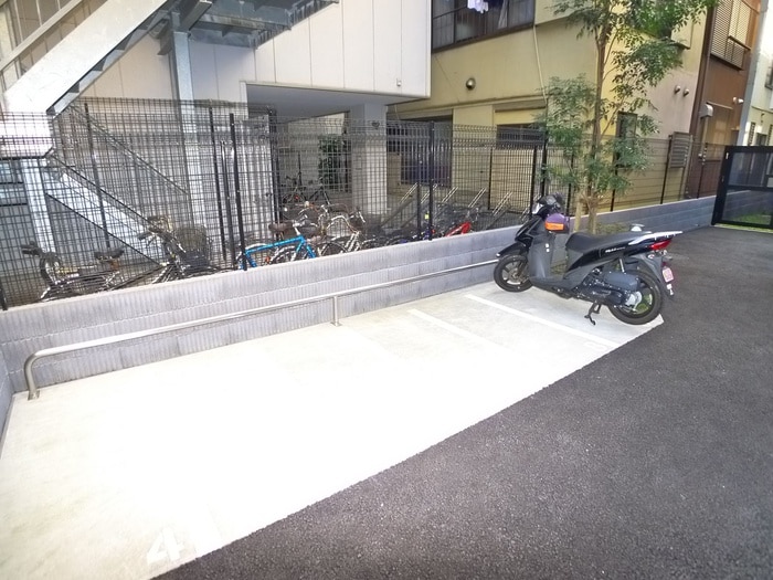 バイク置き場 ﾒｲｸｽﾃﾞｻﾞｲﾝ 門前仲町GARDEN(902)