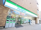 ファミリーマート(コンビニ)まで30m 東京フロントコ－ト(A804)