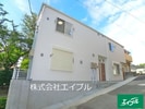 新緑と桜のシャルールの外観